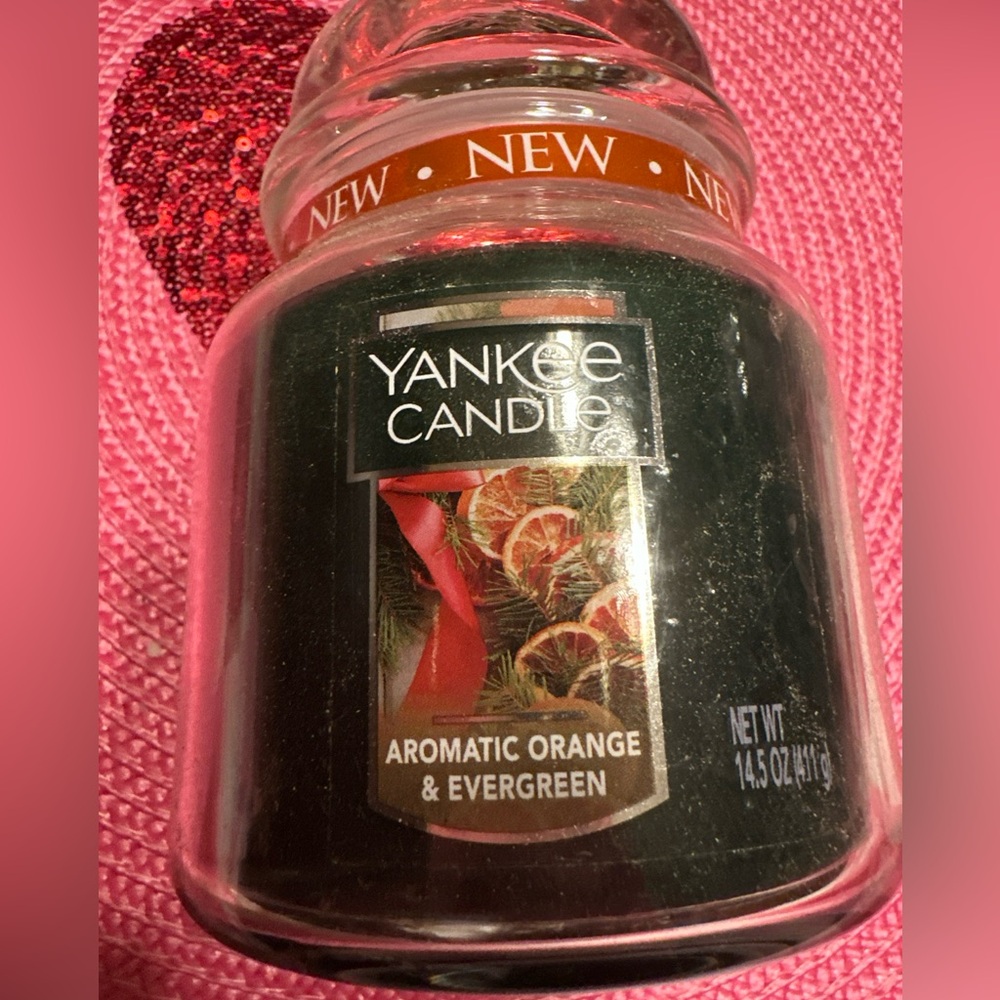 Yankee Candle aromatic orange & evergreen candle
